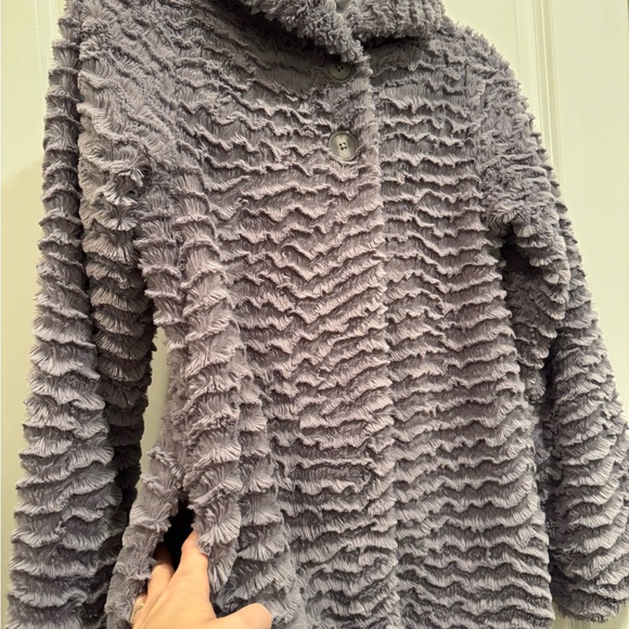 ~Soft, Textured Patagonia 2 Button Coat~ 
*Girls XL (14)* fits Women’s PETITE XS - Picture 2 of 10